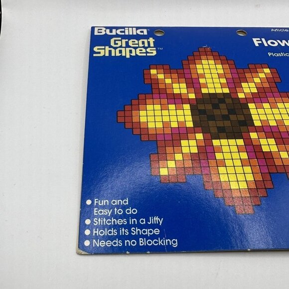 Vintages Bucilla Great Shapes 1982 Pre-Cut Plastic Canvas Shapes Flower No 5621 - Picture 2 of 9